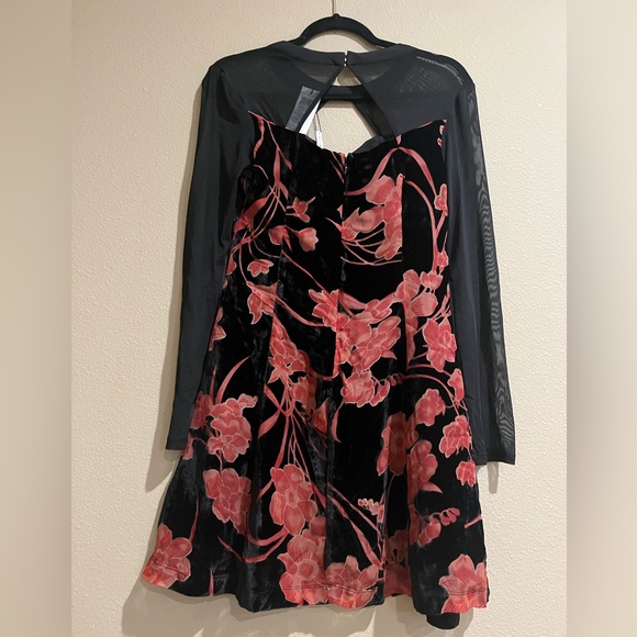 Dress - Picture 2 of 3